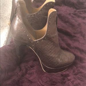 PaperFox snakeskin sz 7.5 copper & gold bootie